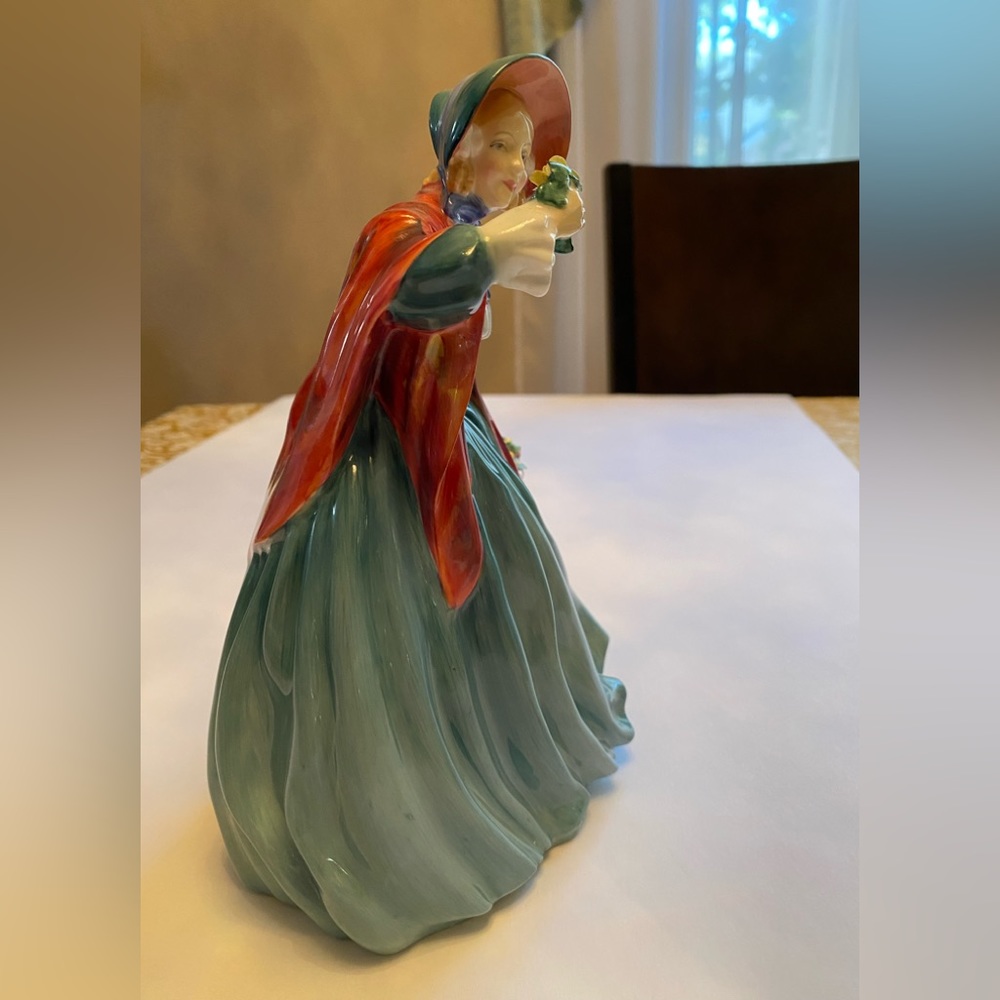 Royal Doulton Lady Charming Porcelain Figurine Vintage - Picture 9 of 13